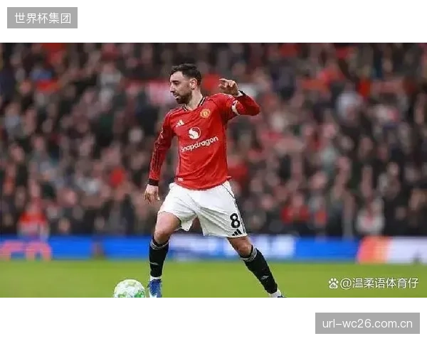 布鲁诺·费尔南德斯主罚角球成变量,鲁本·迪亚斯高空优势或重塑禁区攻防格局。 布鲁诺·费尔南德斯主罚角球成变量,鲁本·迪亚斯高空优势或重塑禁区攻防格局。